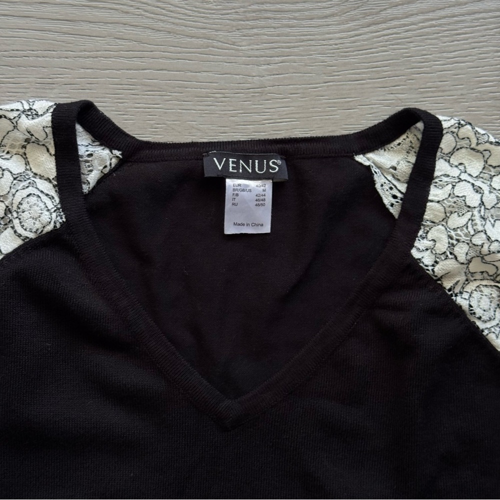VENUS Floral Lace Shoulder V-Neck Sweater - Picture 5 of 6